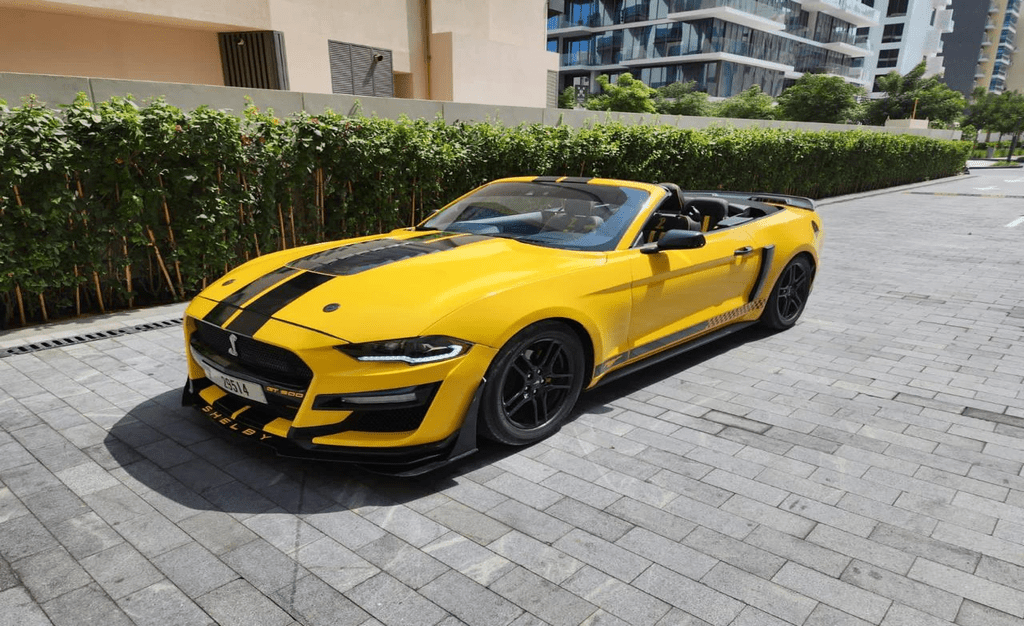 FORD MUSTANG